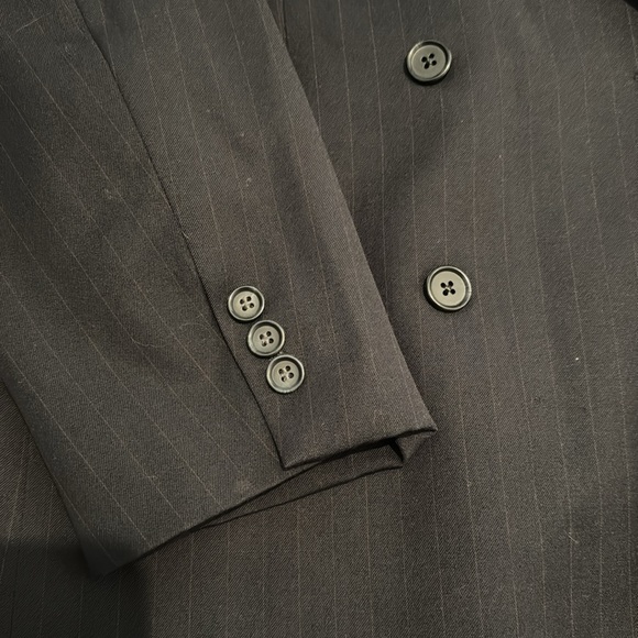 Suit - Picture 4 of 7